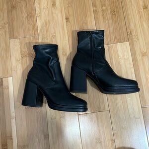Steve Madden Oppal Black Boot